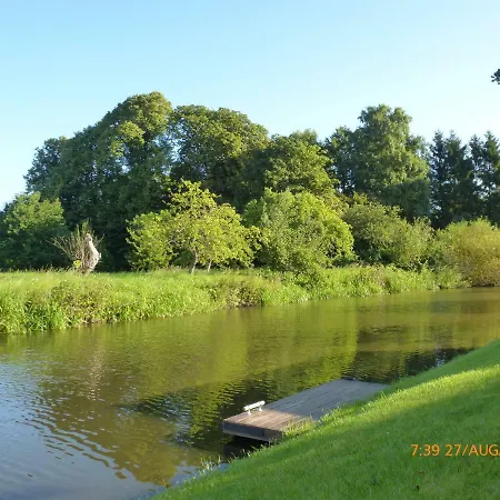 Ferienwohnungen Direkt Am Wasser In Glueckstadt Exterior photo