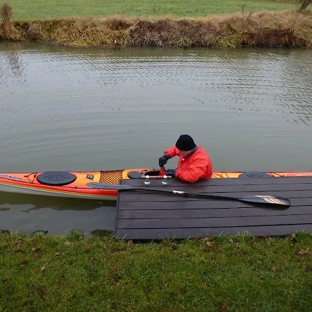 Ferienwohnungen Direkt Am Wasser In Glueckstadt Exterior photo